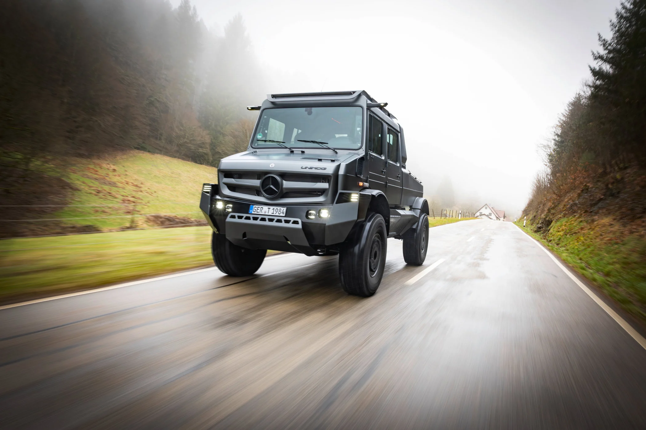 The Petrolhead Corner – Mercedes-Benz Goes MAD With The Unimog Luxury Show Truck