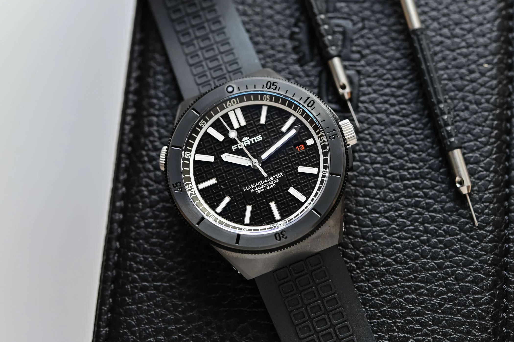 First Look – The new Fortis Marinemaster M-44 DLC Gravity Black and Black Resin