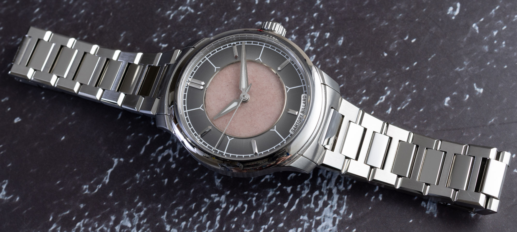 Sartory-Billard SB04-E Hands-On: Getting Creative With A ‘Skin Tone’ Stone Dial And A Steel Bracelet