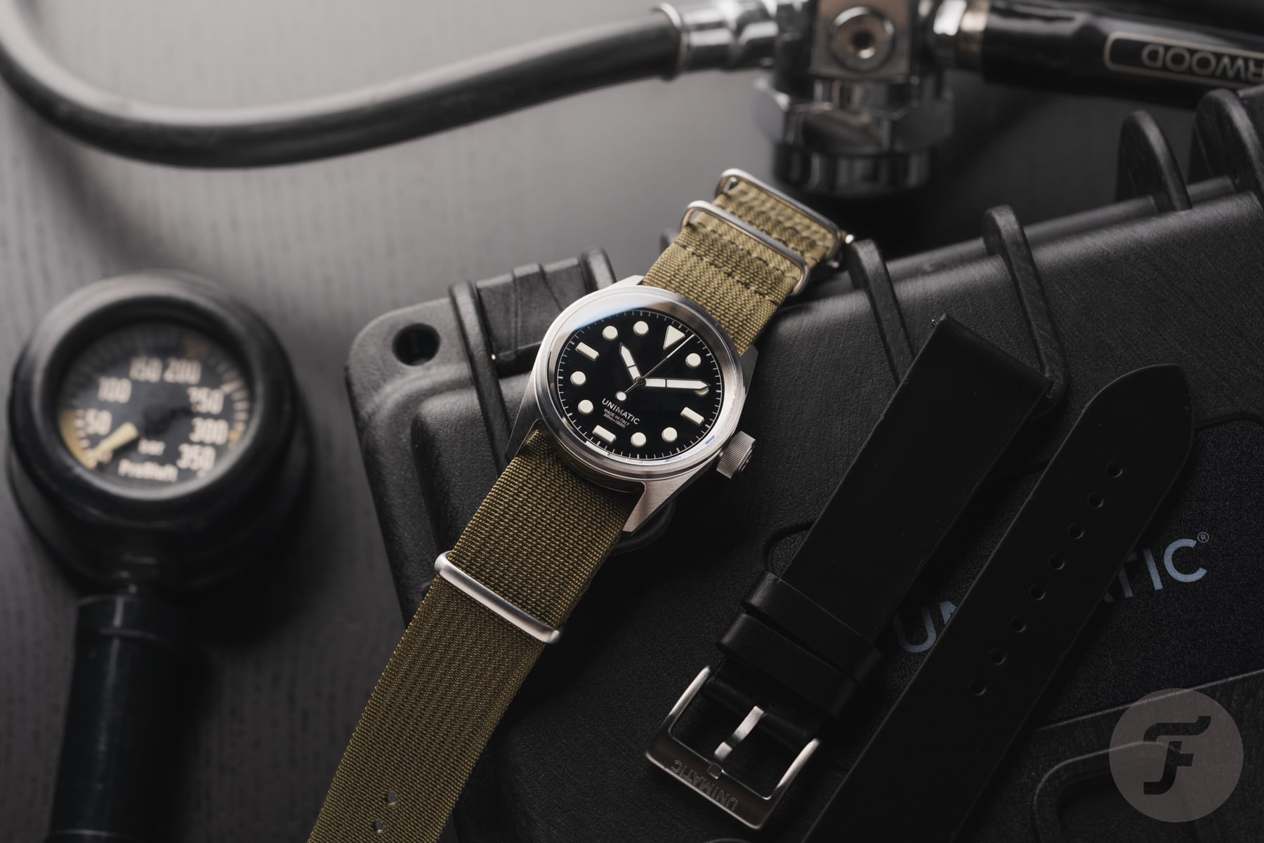 Hands-On With New Unimatic Modello Cinque U5S-BL Limited Edition